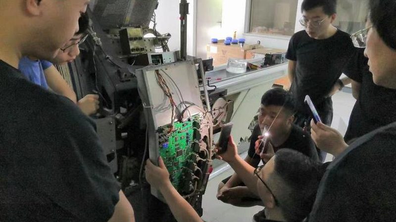 在选择肢体康复训练器时，应关注以下关键参数和性能指标：